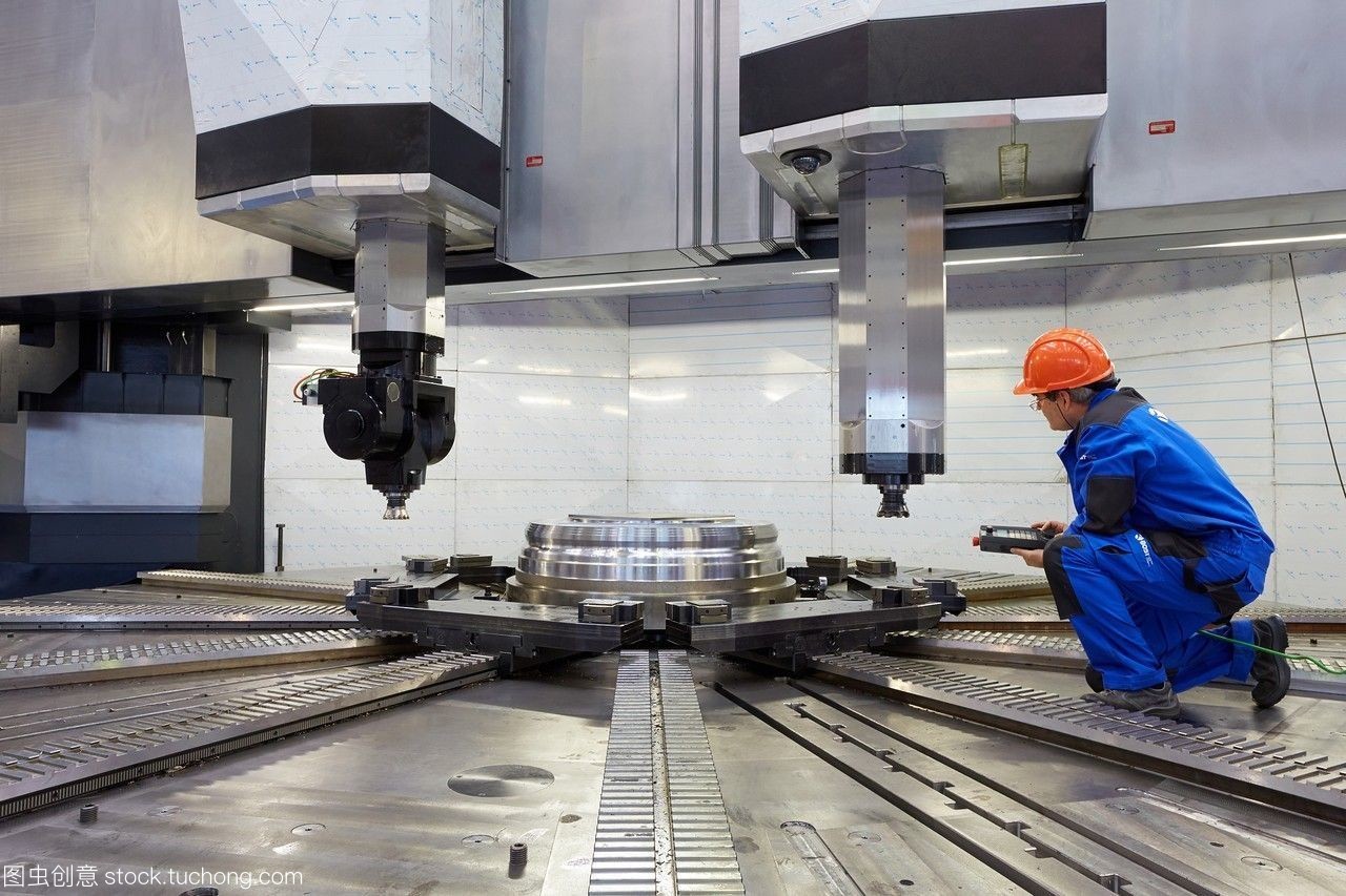 加工centercnc。立式車床采用全液壓導(dǎo)向的大尺寸鑄模結(jié)構(gòu)。這門課程是自我定心的,是自動(dòng)的嗎?=7000米設(shè)計(jì),制造和安裝機(jī)床。泊斯德機(jī)械工具公司。asteasu。gipuzkoa。巴斯克的國家。西班牙。